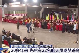 ?火药味还在！大连球迷正在机场堵广州队，有球迷做三鞠躬动作